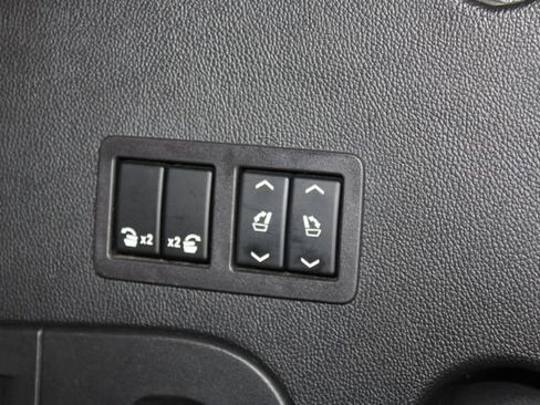 Used 2019 Cadillac Escalade Premium Luxury AWD/4WD image 32