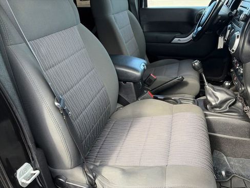 Used 2012 Jeep Wrangler Unlimited Rubicon w/ Connectivity Group image 35