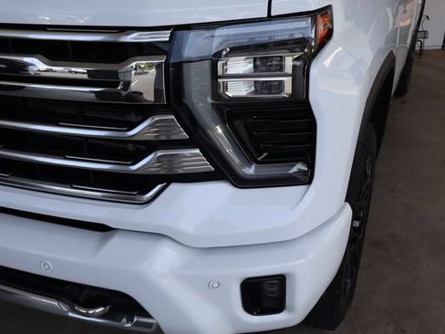 Used 2024 Chevrolet Silverado 2500 High Country w/ High Country Premium Package AWD/4WD image 9
