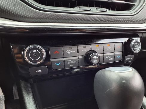 Used 2025 Jeep Compass Trailhawk AWD/4WD image 9