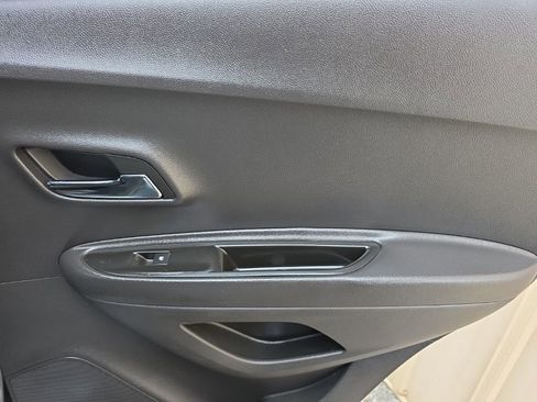 Used 2019 Chevrolet Trax LT w/ LT Convenience Package image 23