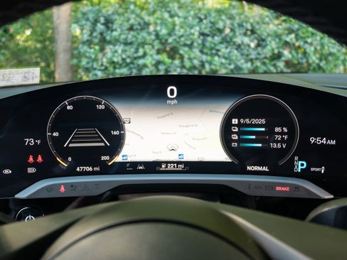 Used 2022 Porsche Taycan 4S image 22