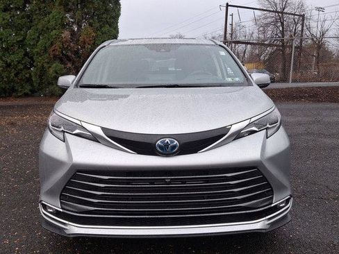 Certified 2024 Toyota Sienna Platinum image 30