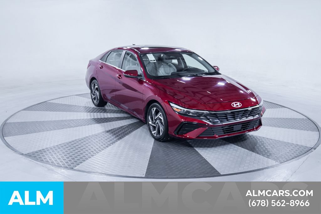 Used 2025 Hyundai Elantra Limited FWD image 14