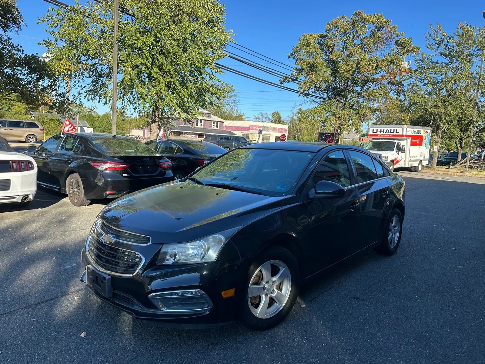 Used 2015 Chevrolet Cruze LT w/ Technology Package FWD image 3