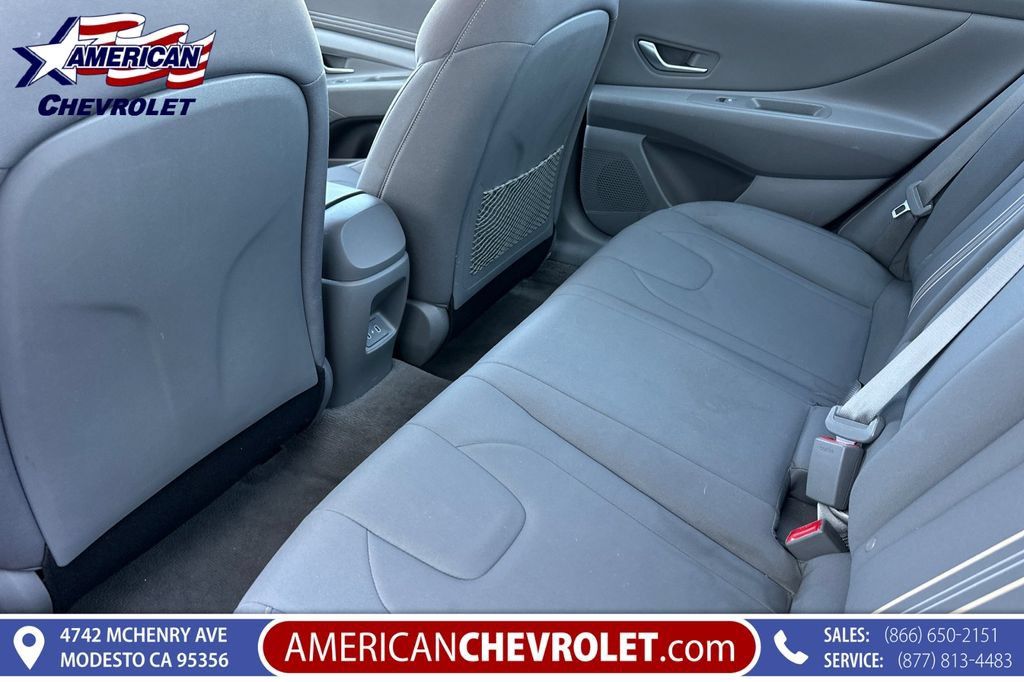 Used 2025 Hyundai Elantra SEL FWD image 15