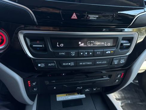 Used 2021 Honda Pilot Elite image 30