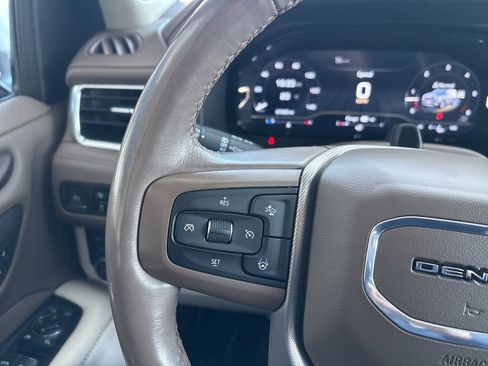 Used 2023 GMC Yukon XL Denali w/ Advanced Technology Package image 12