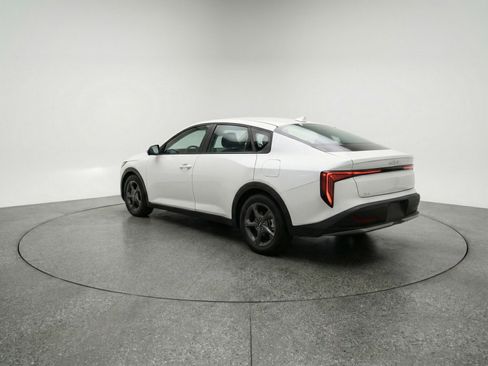 Used 2025 Kia K4 LXS image 6