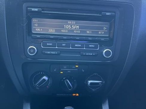 Used 2013 Volkswagen Jetta SE FWD image 47