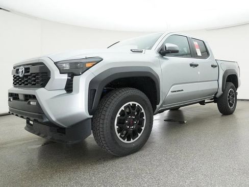 Certified 2025 Toyota Tacoma TRD Off-Road image 17