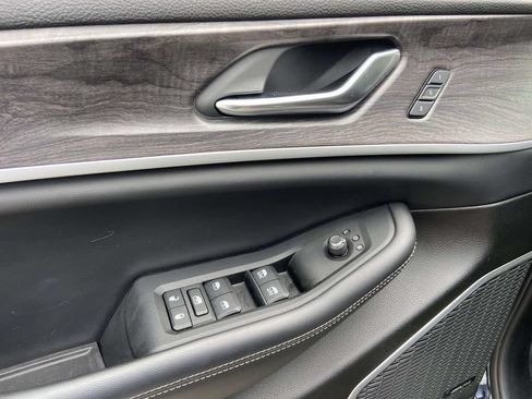 Used 2023 Jeep Grand Cherokee L Limited RWD image 18