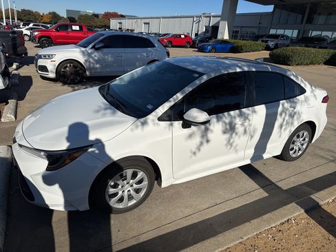 Used 2022 Toyota Corolla LE image 1