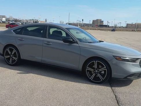 Used 2023 Honda Accord Sport image 2