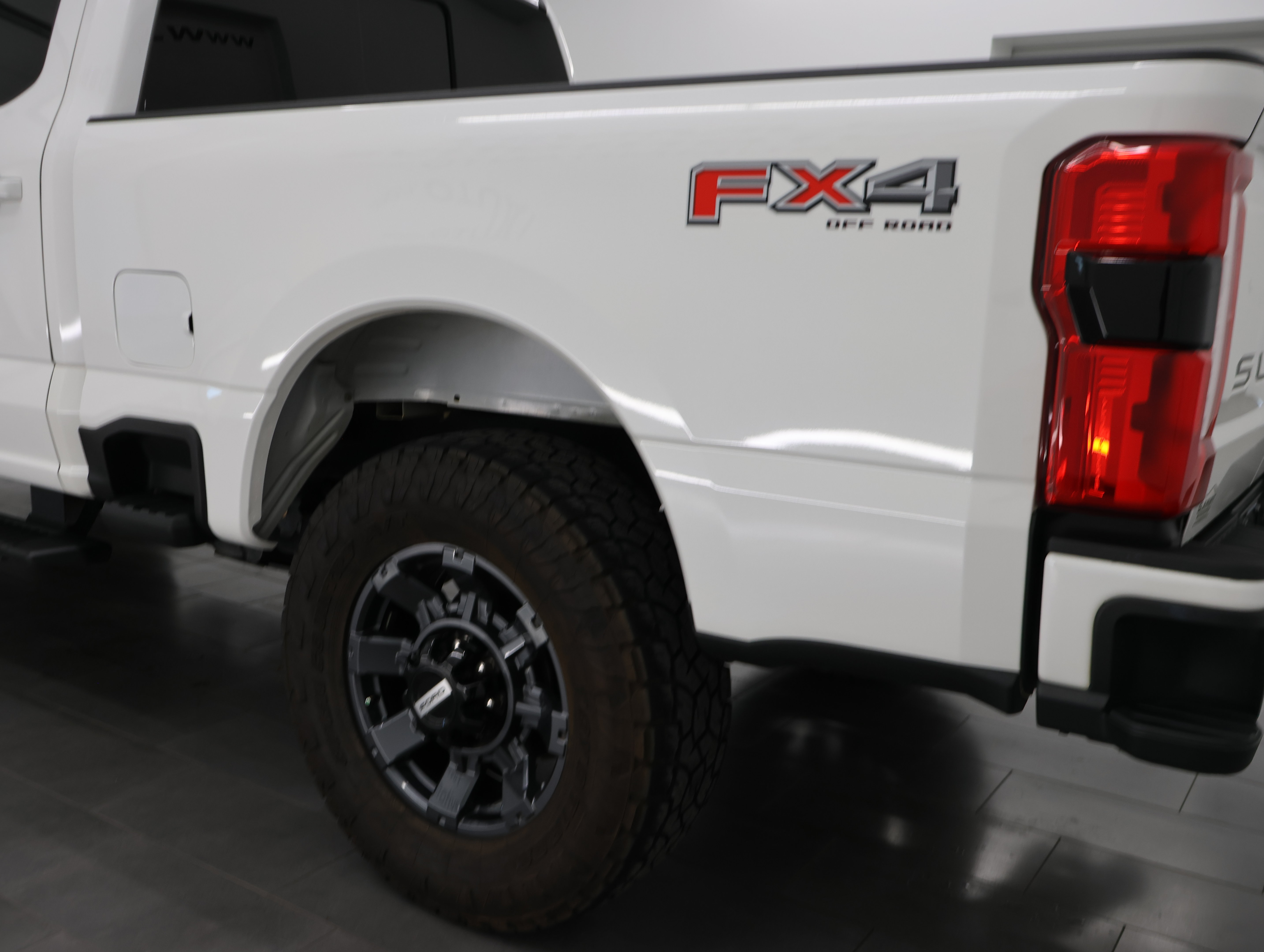 Used 2024 Ford F350 Lariat w/ Lariat Ultimate Package AWD/4WD image 35
