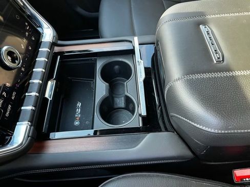 Used 2025 GMC Yukon XL Denali image 31