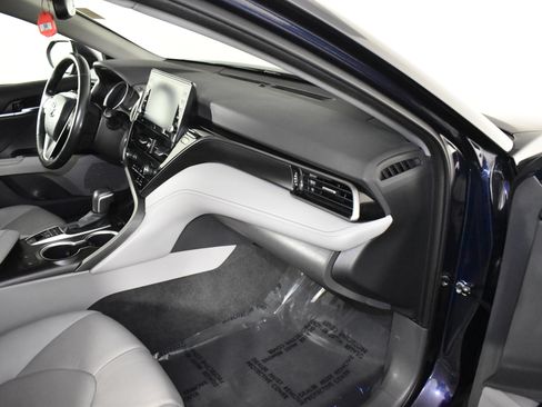 Used 2022 Toyota Camry XLE image 43