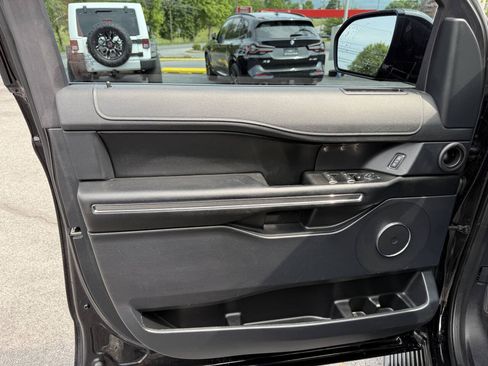 Used 2020 Ford Expedition XLT w/ Black Accent Package AWD/4WD image 9