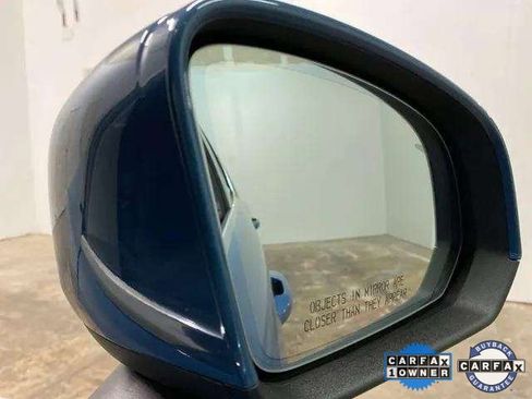 Used 2025 Volvo XC40 B5 Core image 92