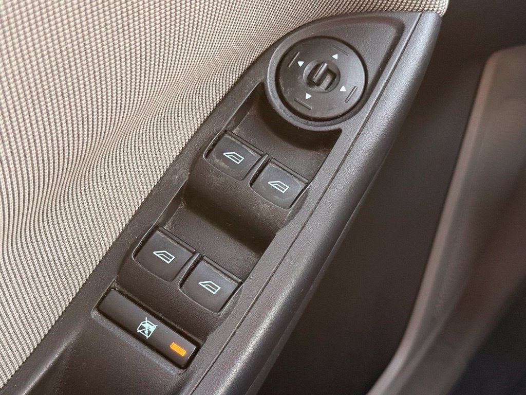 Used 2012 Ford Focus SE w/ SE Winter Pkg FWD image 19