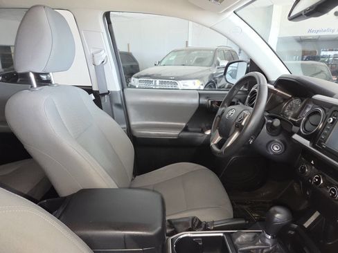 Used 2017 Toyota Tacoma SR5 AWD/4WD image 28
