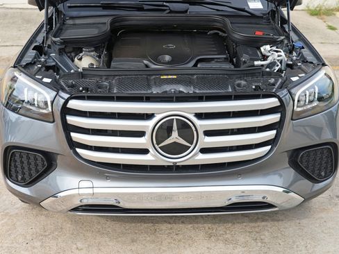 Used 2024 Mercedes-Benz GLS 450 4MATIC image 8