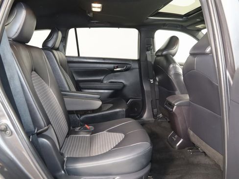 Used 2023 Toyota Highlander XSE image 15