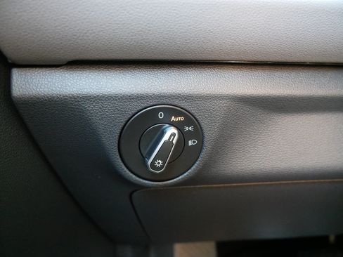 Used 2025 Volkswagen Jetta SEL FWD image 29