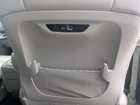 Used 2021 Chrysler Pacifica Touring-L image 18