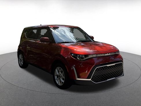 Used 2025 Kia Soul LX w/ LX Technology Package FWD image 10