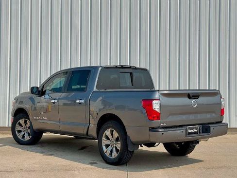 Used 2018 Nissan Titan SV w/ SV Convenience Package AWD/4WD image 4