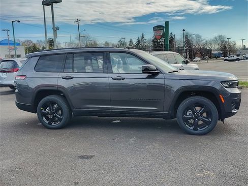 New 2025 Jeep Grand Cherokee L Altitude image 7