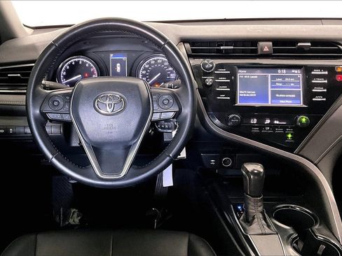 Used 2019 Toyota Camry SE image 4