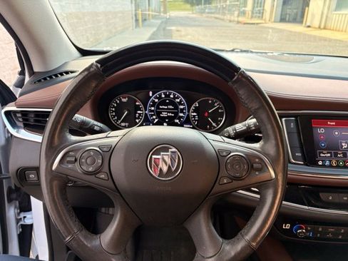 Used 2021 Buick Enclave Avenir w/ Avenir Technology Package FWD image 9