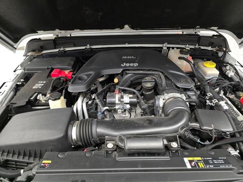 Certified 2020 Jeep Wrangler Unlimited Sahara image 12