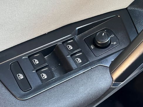 Used 2018 Volkswagen Tiguan S FWD image 14