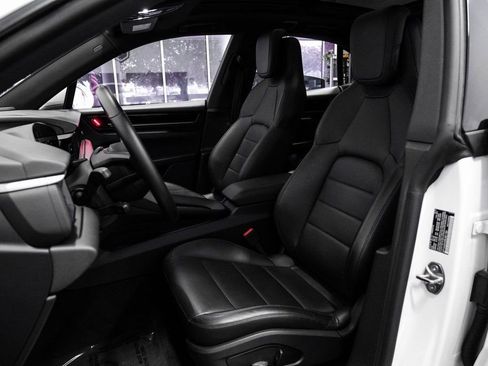 Used 2024 Porsche Macan 4 Electric AWD/4WD image 31