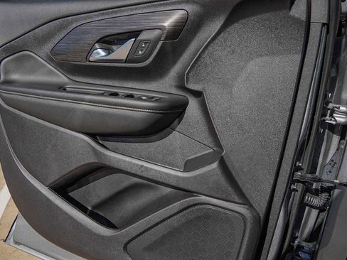 Used 2024 GMC Terrain SLE image 23