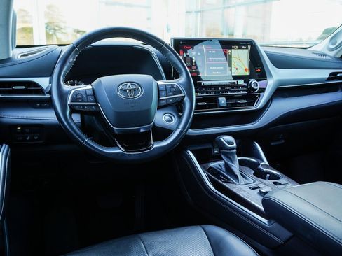 Used 2020 Toyota Highlander Platinum image 12