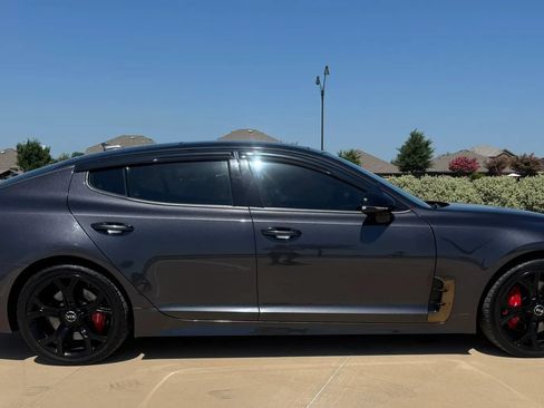 Used 2018 Kia Stinger GT1 AWD/4WD image 10