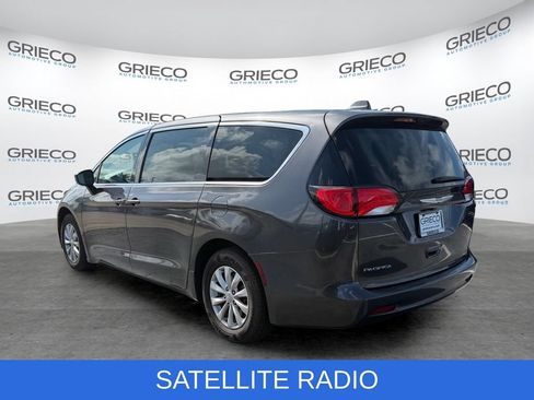 Used 2017 Chrysler Pacifica Touring w/ Tire & Wheel Group FWD image 5