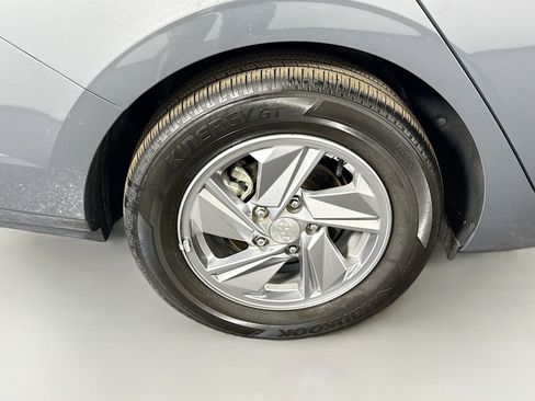 Used 2024 Hyundai Elantra SE image 32
