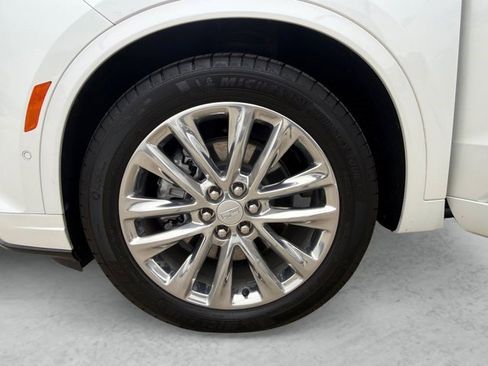 Certified 2025 Cadillac XT6 Premium Luxury w/ Technology Package FWD image 19