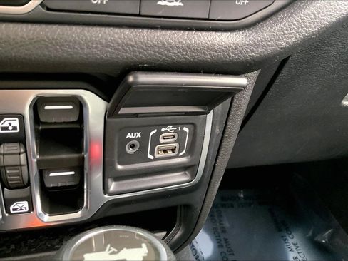 Used 2024 Jeep Wrangler Unlimited w/ Convenience Group AWD/4WD image 30