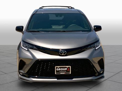 Used 2026 Toyota Sienna XSE FWD image 4
