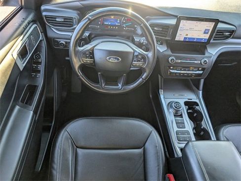 Certified 2020 Ford Explorer XLT w/ Equipment Group 202A image 8
