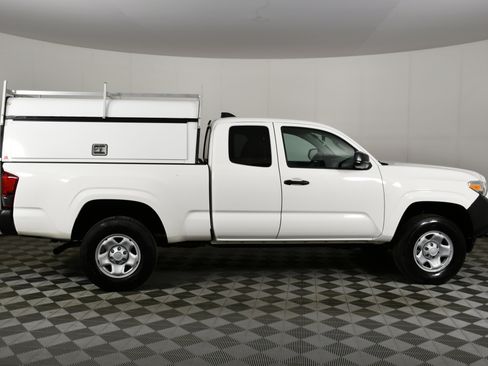 Used 2021 Toyota Tacoma SR image 5