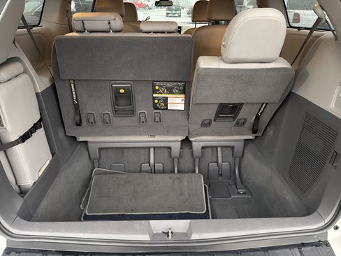 Used 2020 Toyota Sienna XLE image 18