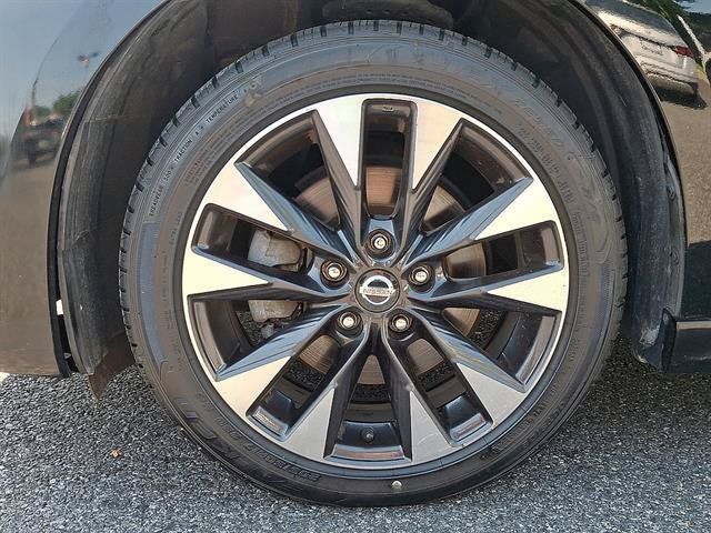 Certified 2017 Nissan Sentra SR Turbo w/ Protection Package FWD image 10