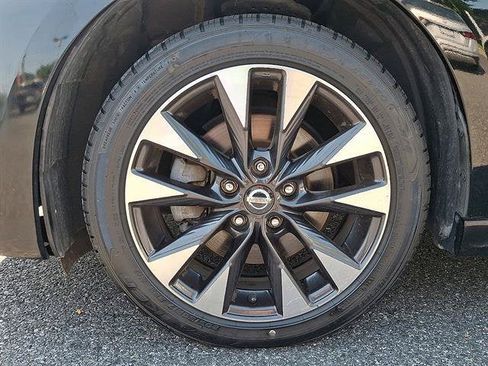Certified 2017 Nissan Sentra SR Turbo w/ Protection Package FWD image 10